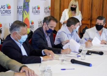 Katopodis prorrogó por 90 días la concesión de la vía navegable del Paraná