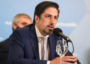 Trotta: “No se van a cerrar las escuelas”