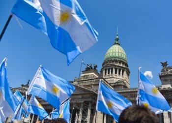 La deuda argentina sigue creciendo y ya supera al PBI de un año entero