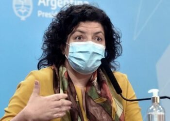 Vizzotti adelantó que en noviembre se evaluará la posibilidad de reforzar con terceras dosis