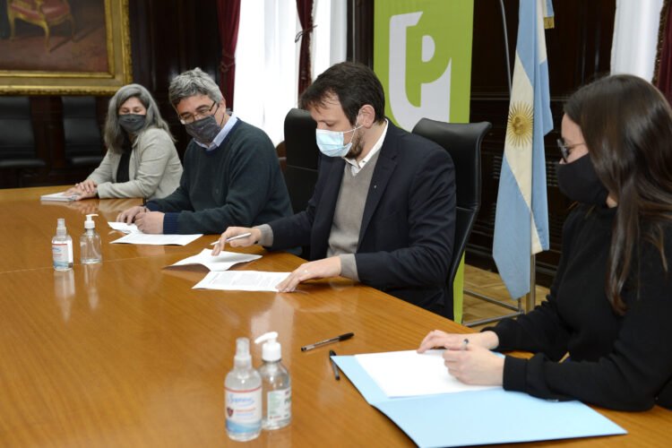 Provincia Fideicomisos: Nueva línea de financiación para el fortalecimiento de la cadena láctea bonaerense