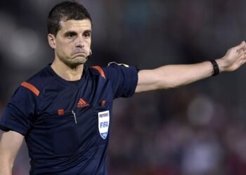 El uruguayo Cunha será el árbitro de Argentina-Brasil