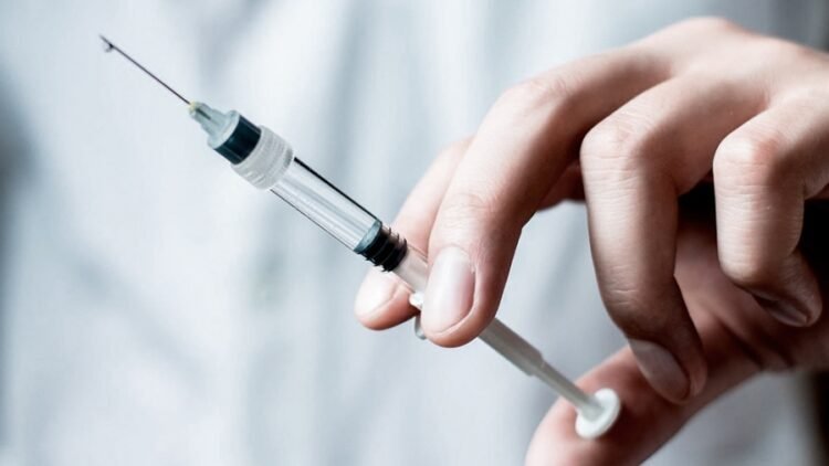 Reino Unido aprobó un tratamiento que dice ser efectivo contra la variante Ómicron