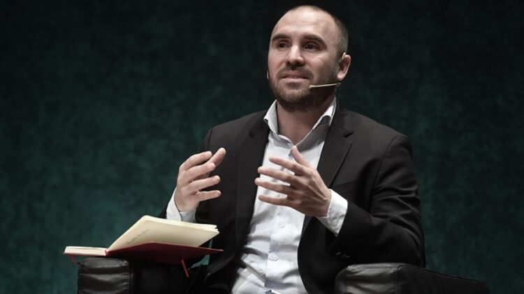 Guzmán irá a la CGT para analizar la negociación con el FMI