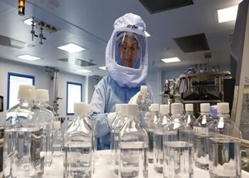 “Capacidad existente no usada”: 120 laboratorios del Sur Global pueden producir vacunas