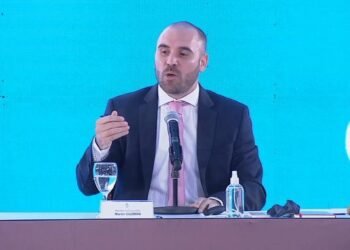 Guzmán: “La diferencia con el Fondo es un programa de ajuste versus uno de crecimiento”