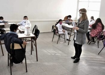 Clases en CABA: eliminan el aislamiento de estrechos asintomáticos y las burbujas