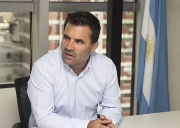 Darío Martínez aseguró que las tarifas se mantendrán por debajo de los salarios