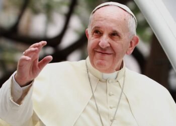 Vaticano: El Papa se presentó en la embajada rusa a expresar su “preocupación por la guerra”