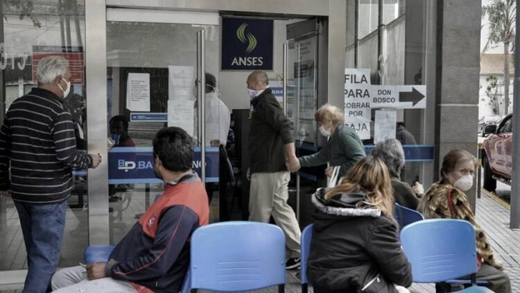 Cobran jubilados y pensionados con ingresos hasta $ 36.676 y DNI terminado en 5