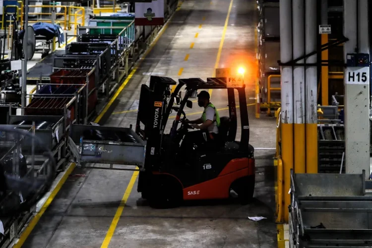 La actividad económica cayó un 0,5% en enero e interrumpió el crecimiento del final de 2021