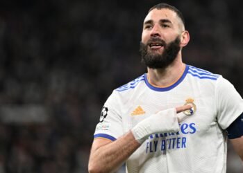 Real Madrid, con tres goles de Benzema, lo dio vuelta y eliminó al PSG de Messi