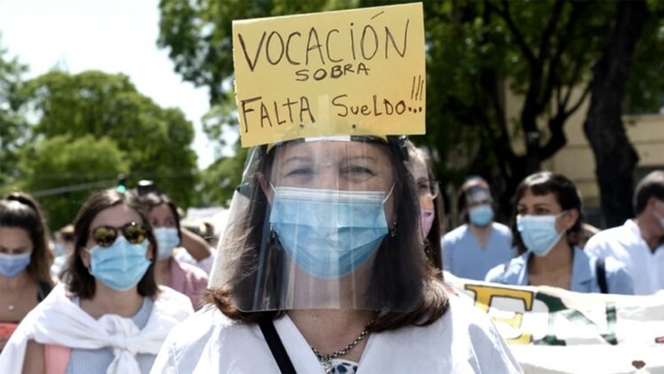 Enfermeros porteños paran en reclamo de 140 mil pesos de salario básico