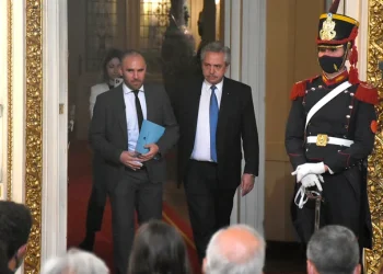 El Gobierno pagará los bonos para jubilados con más inflación: ¿se despertará el dólar?