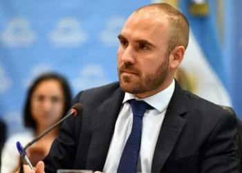 Mientras crece el peso de la deuda atada a la inflación, el Gobierno afronta en un mes y medio $1,2 billones de vencimientos en el mercado local