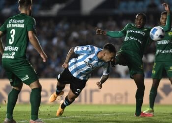 Racing volvió al triunfo ante Cuiabá en Brasil y comparte la punta con el Melgar