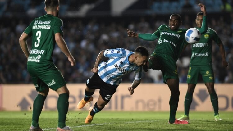 Racing volvió al triunfo ante Cuiabá en Brasil y comparte la punta con el Melgar