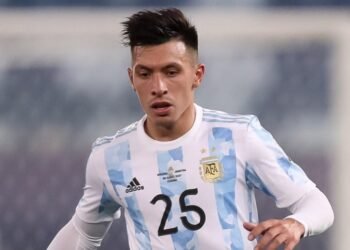 Lisandro Martínez llegaría contra Italia en Wembley a pesar de su lesión