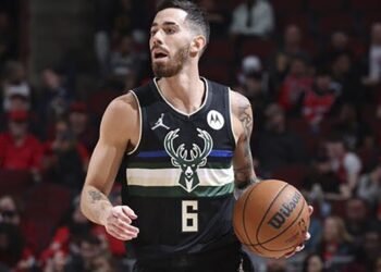 El campeón Milwaukee fue eliminado por Boston en la NBA con Vildoza en cancha