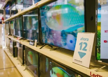 En medio de una inflación acelerada y la caída del salario, “Ahora 12” crece 40% real y sostiene el consumo