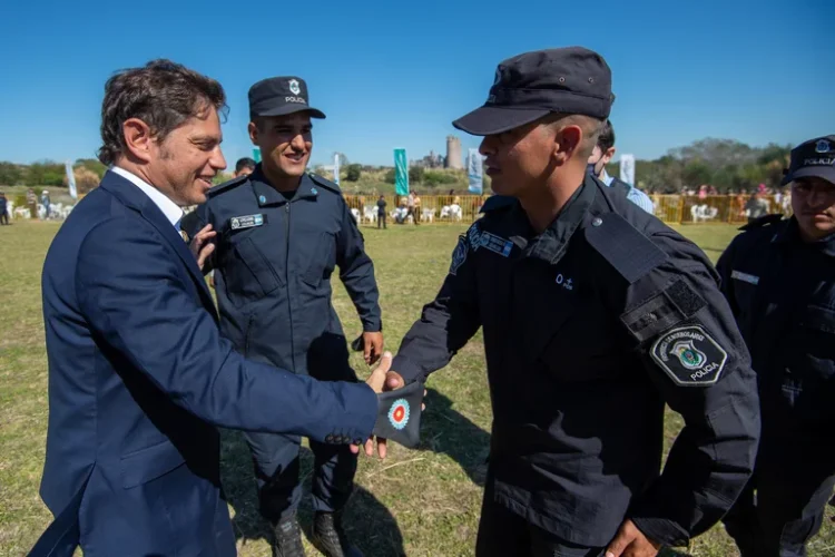 Axel Kicillof anunció un aumento salarial para la Policía Bonaerense: llegará al 60% acumulado en un año