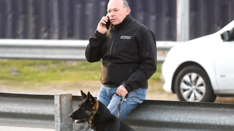 Bona, la perra de Sergio Berni, protagonista de la mañana en la que el ministro reapareció con definiciones fuertes