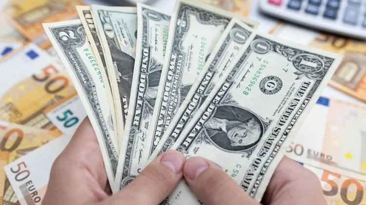 El euro volvió a caer por debajo del dólar y toca su mínimo histórico ante los temores de una crisis energética en Europa