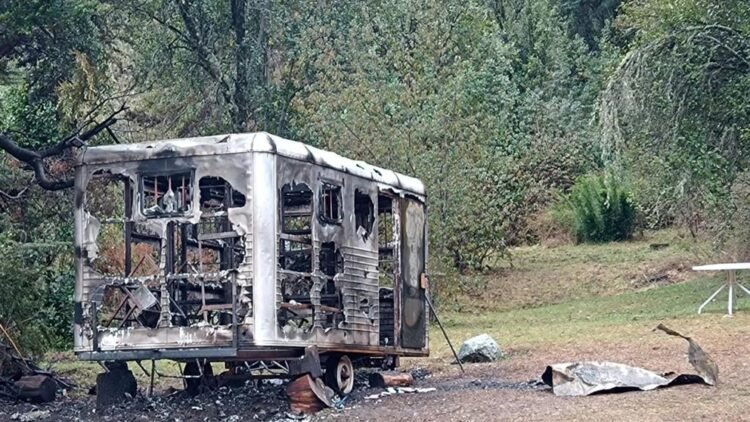 Mapuches incendiaron un puesto móvil de Gendarmería Nacional en Villa Mascardi