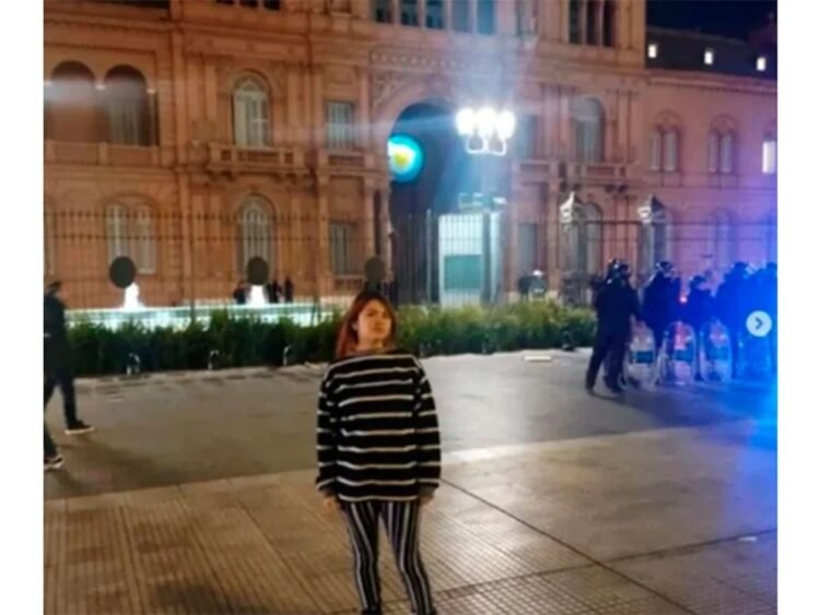“Amor de mi vida”: así tenía Brenda Uliarte agendada a la amiga que terminó detenida por el ataque a Cristina Kirchner