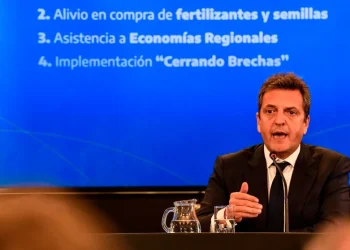 Massa lanzará el martes un plan de incentivos para pequeños y medianos productores de soja y maíz