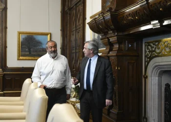 Alberto Fernández se volverá a mostrar en público y avanza con la idea de un bono de fin de año