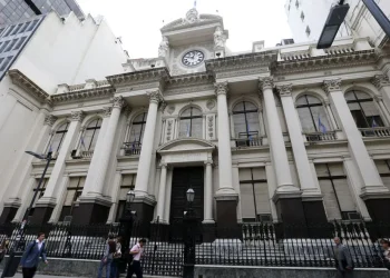 FMI: el Gobierno busca cerrar las últimas metas de déficit y reservas a la espera del último desembolso del año