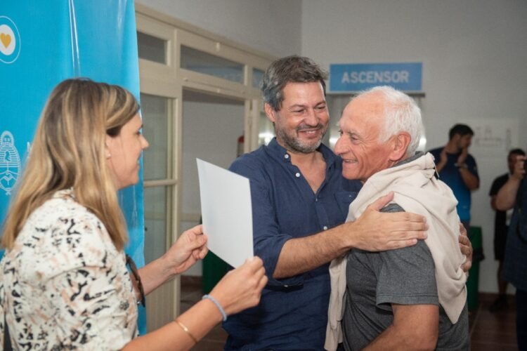 Lammens encabezó la reapertura del Hotel 7 de la Unidad Turística Chapadmalal