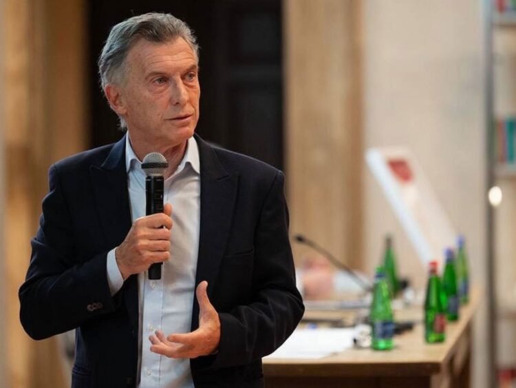 Mauricio Macri sigue levantando su perfil como si fuera un presidenciable y mete una cuña en la interna liberal
