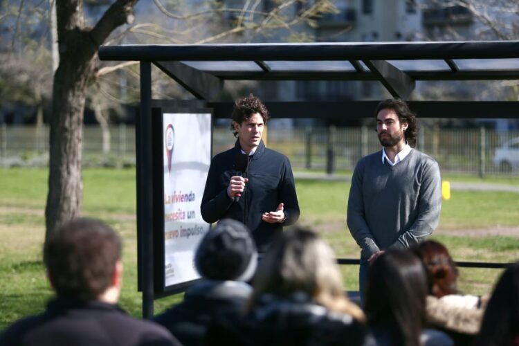 Martín Lousteau presentó sus propuestas para facilitar el acceso a la vivienda en Villa Soldati