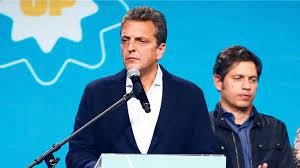 El Gobierno busca acusar a Milei por el shock económico tras las PASO y se prepara para meses de inestabilidad