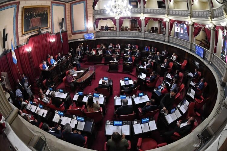 Denuncian a los jueces que anularon el caso del puntero que vaciaba las cuentas de empleados de la Legislatura