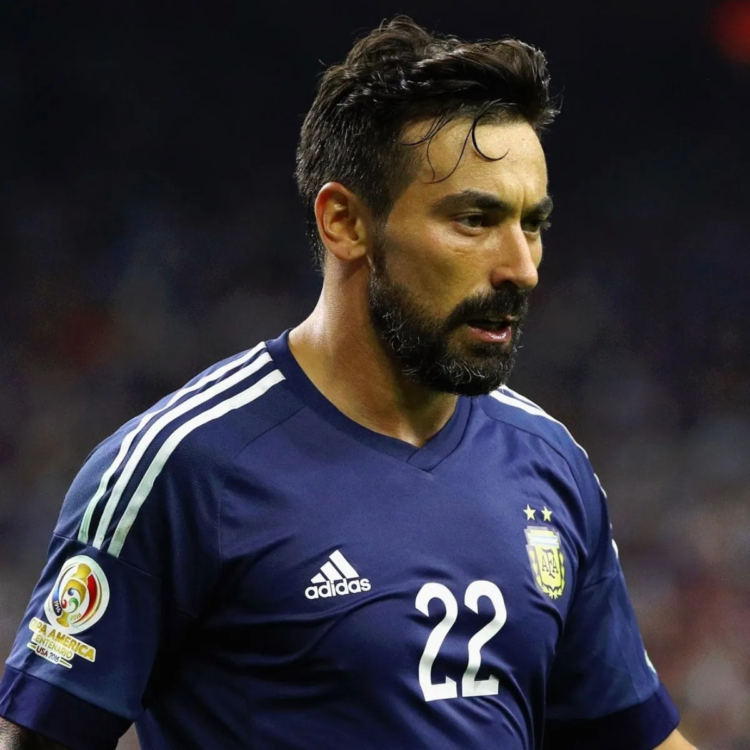 El Pocho Lavezzi, internado tras puñaladas