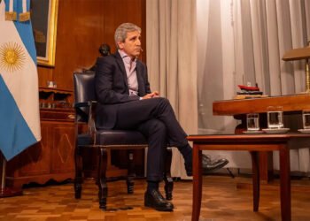 Luis Caputo acordó el desembolso con el FMI a un costo grande