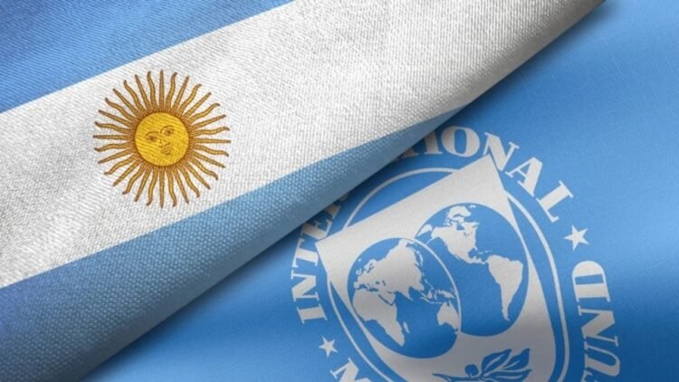 El FMI proyectó una caída en la economía argentina del 2,8%