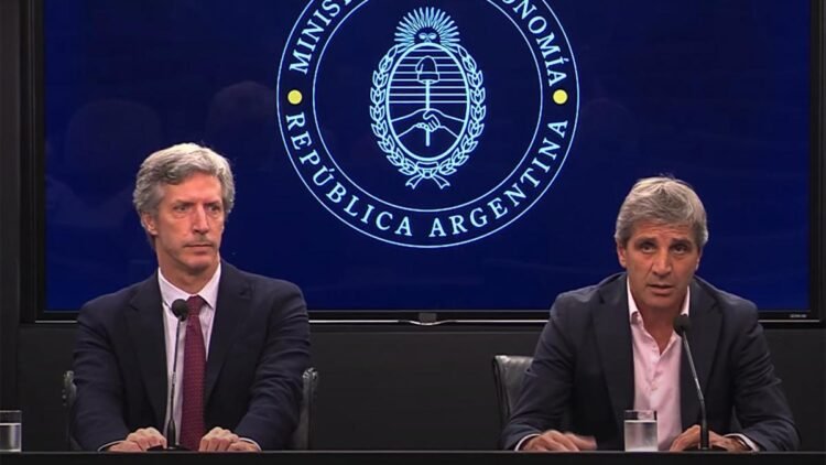 El Gobierno evalúa la deuda en pesos con el FMI