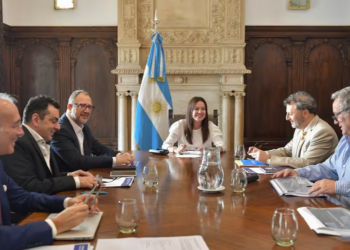 El Gobierno convocará a los gremios nacionales docentes y prepara un decreto para neutralizar un eventual paro