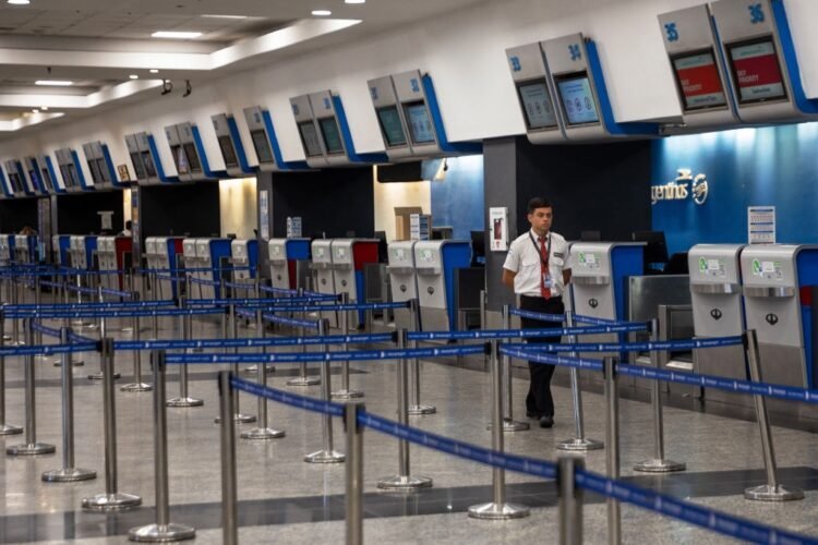 Comenzó a regir el paro nacional aeronáutico