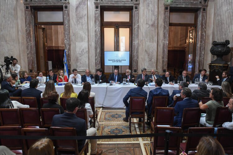 El kirchnerismo le reclamó a Victoria Villarruel que convoque a sesión para tratar el DNU