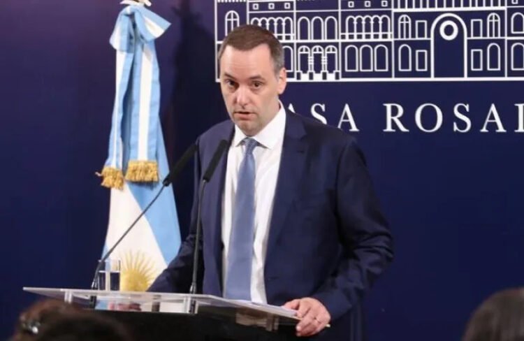 El Gobierno cerrará otras dos oficinas públicas y despedirán a 900 empleados