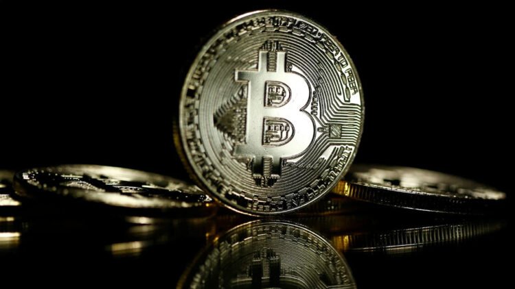 Bitcoin superó un récord histórico: rozó los 70 mil dólares