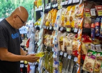 El Gobierno liberó la importación de productos básicos y medicamentos