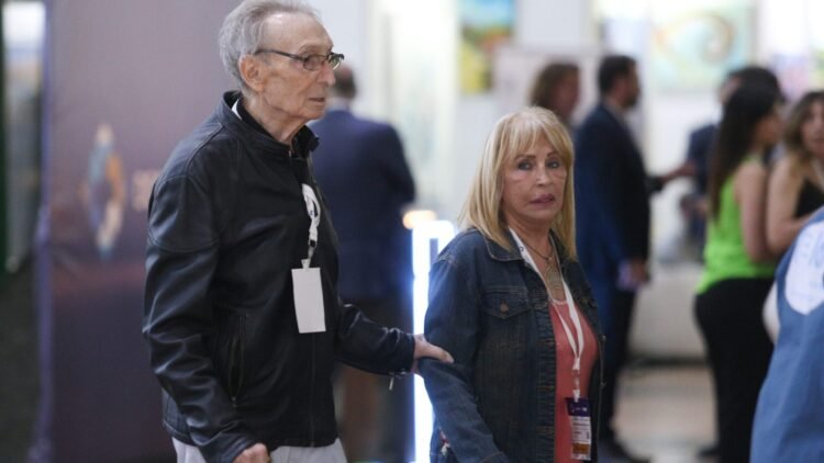 Internaron al padre de Javier Milei