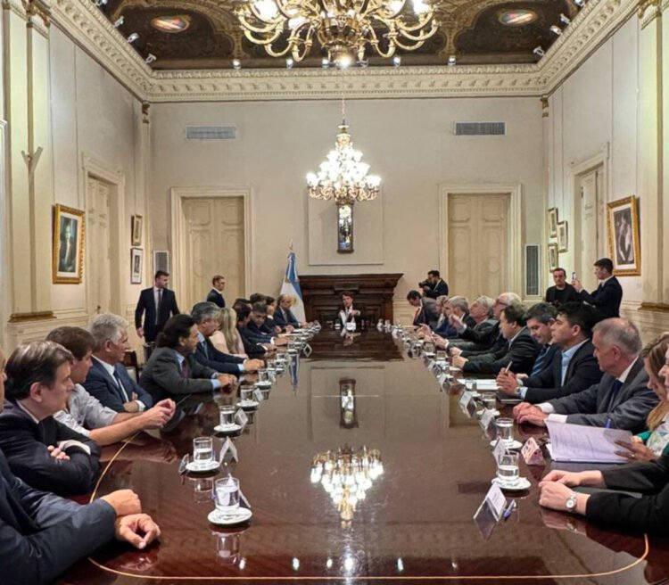 El futuro del impuesto a las Ganancias divide a los gobernadores: las tres posturas para negociar con la Casa Rosada