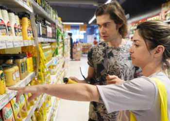 Las ventas en los supermercados cayeron un 8%